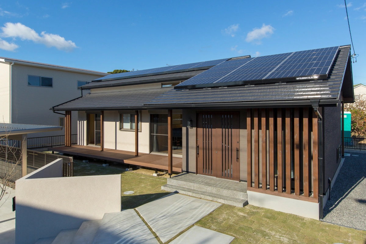 和の趣きに包まれる平屋建ての邸宅